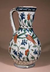 Pichet avec décoration rouge, Iznik